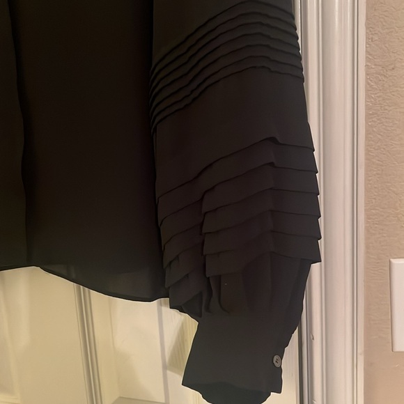 LV button down blouse - Picture 2 of 4